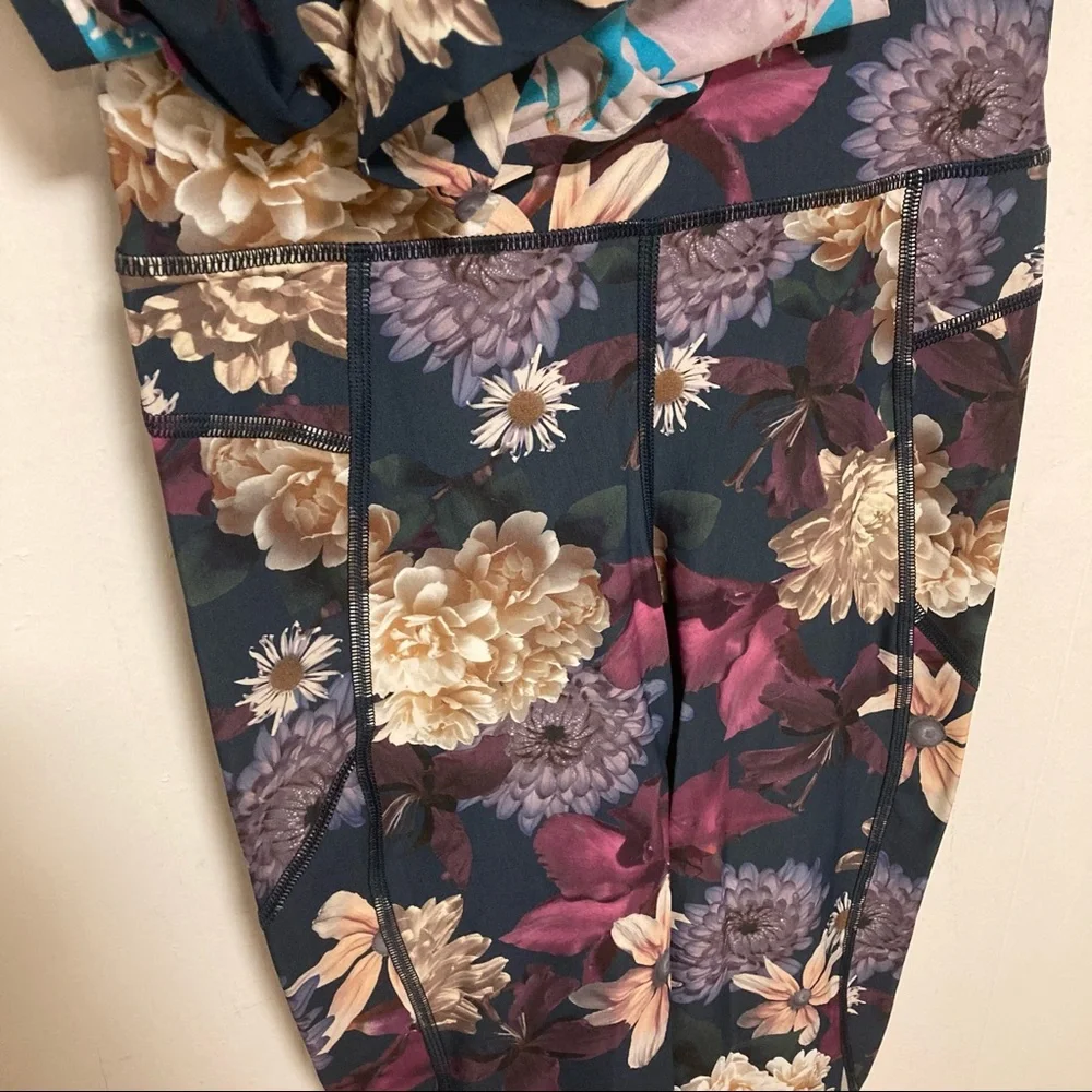 Sweaty Betty 2 piece set zero gravity beetle blue blooms ankle yoga leggings top - Picture 4 of 10